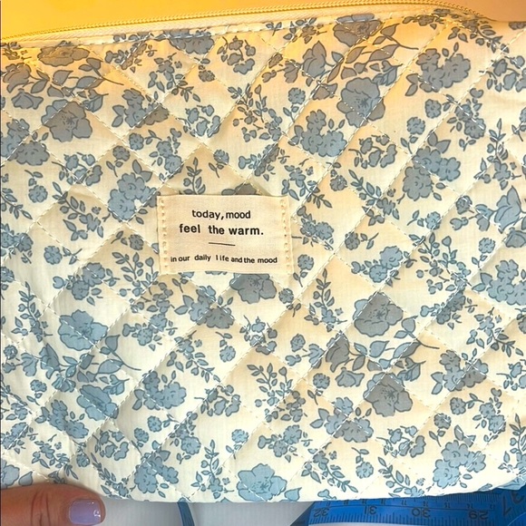 New! Cream and Blue Cosmetic Floral Travel Pouch with Elegant Design - Picture 5 of 5